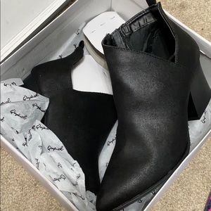 QUPID Black Booties